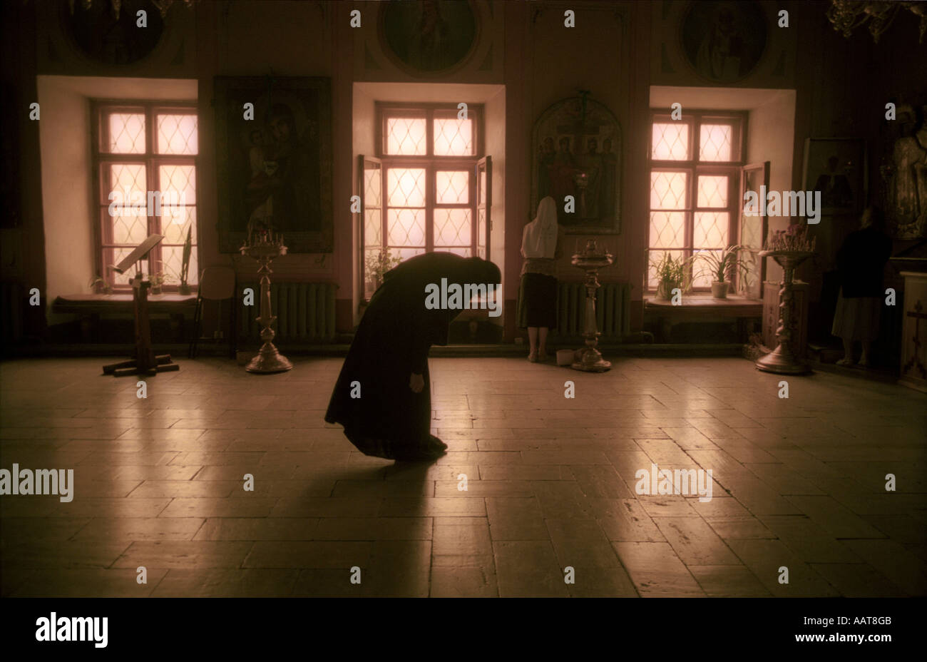 A nun genuflects in front of the iconoclast Stock Photo