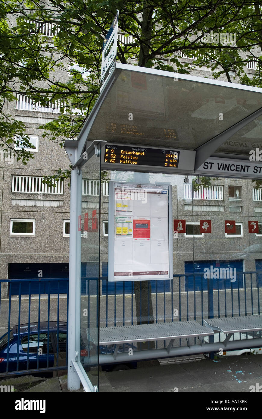 dh Bus stop BUS GLASGOW Electronic displaying bus arrives at Glasgow