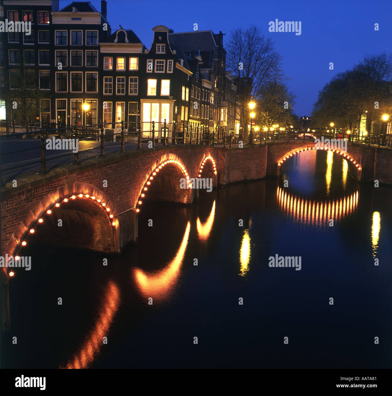 Illuminated canal bridges hi-res stock photography and images - Alamy