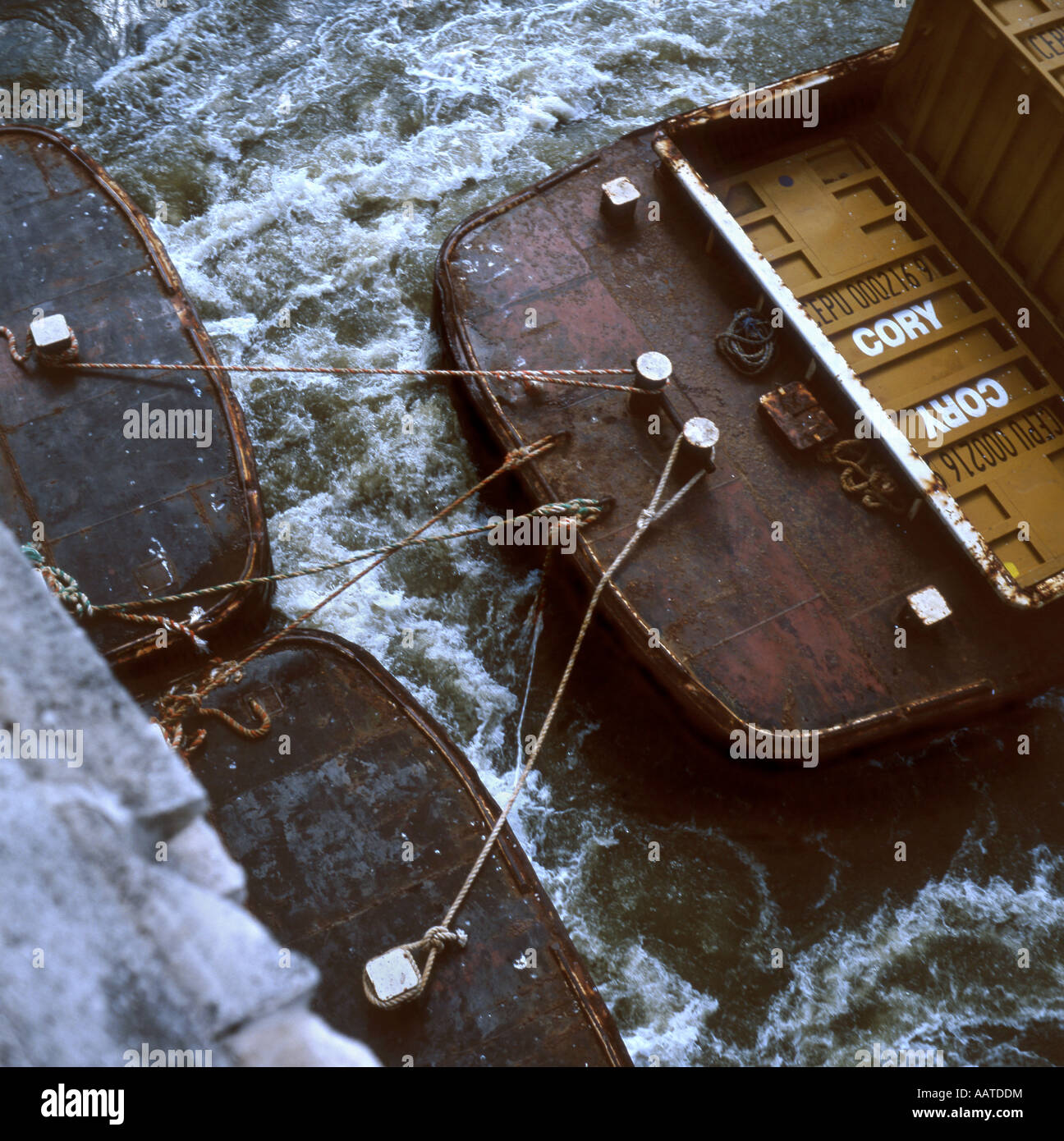 Tow arrangement tug boat towing hires stock photography and images Alamy