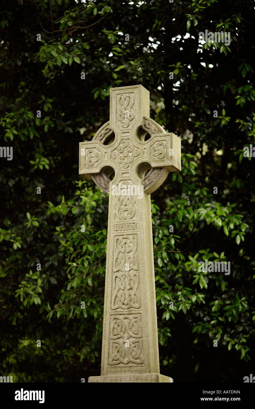 celtic cross used as a gravestone statue Stock Photo Alamy