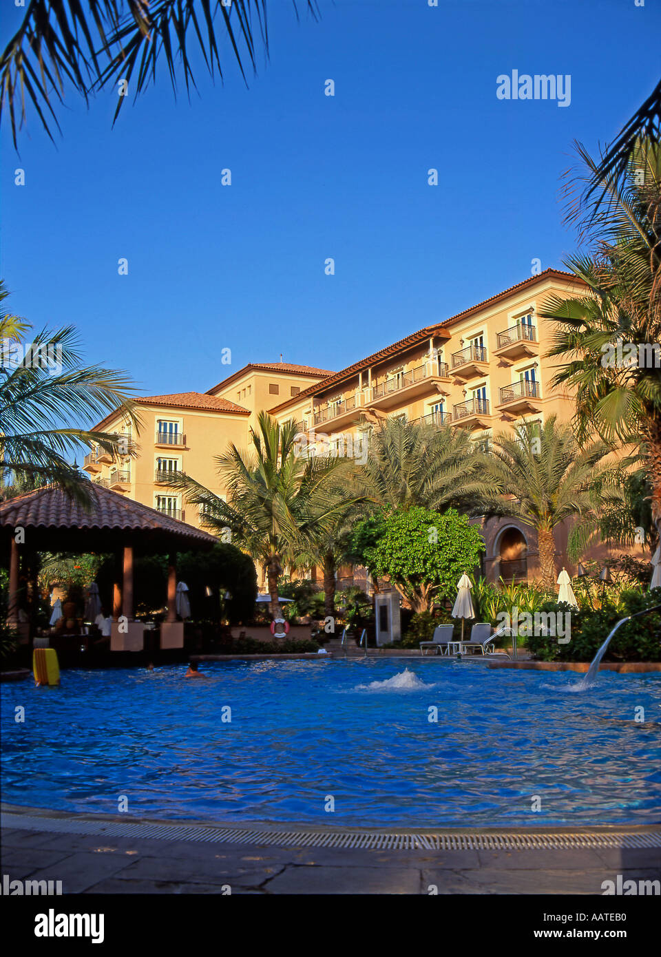 Ritz Carlton Dubai High Resolution Stock Photography And Images Alamy Ritz Carlton Dubai High Resolution Stock Photography And Images Alamy