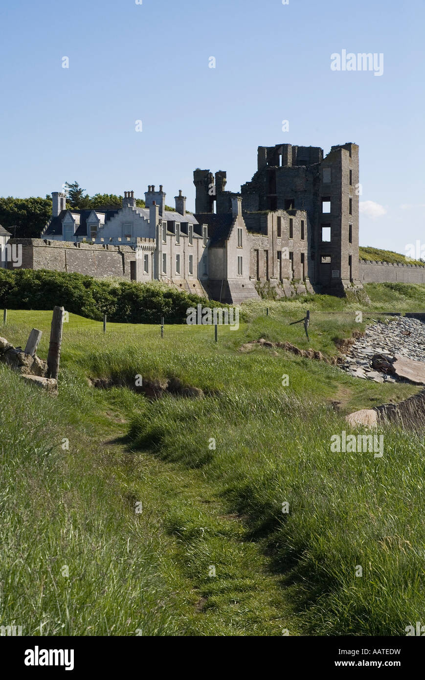 dh Thurso Castle THURSO CAITHNESS Baronial mansion and stone tower