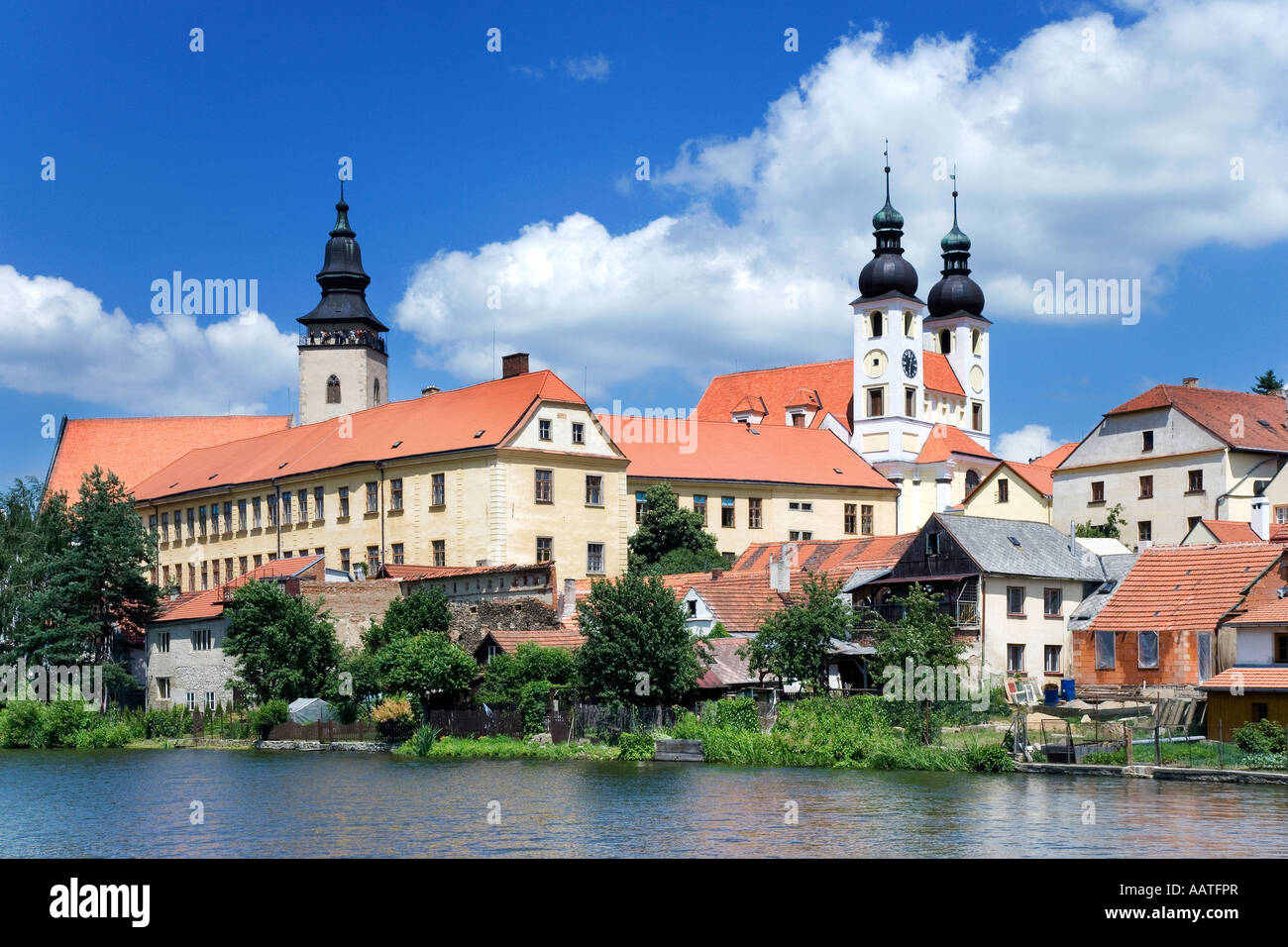 Telc UNESCO historicke centrum pres Ulicky rybnik Kraj Vysocina Ceska  republika Stock Photo - Alamy