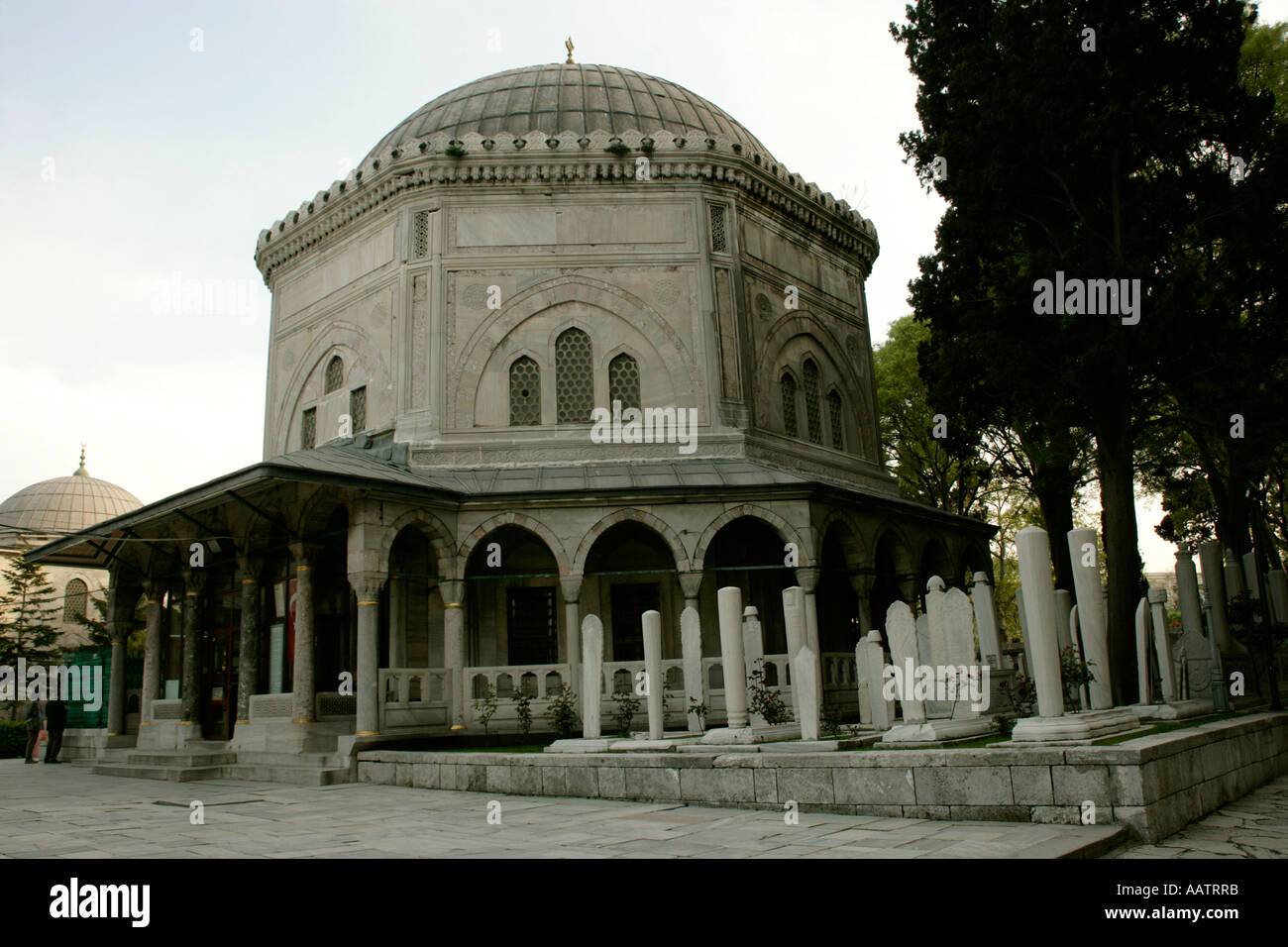 SULEIMAN THE MAGNIFICENT'S TOMB AT THE SULEYMANIYE MOSQUE COMPLEX, ISTANBUL, TURKEY Stock Photo