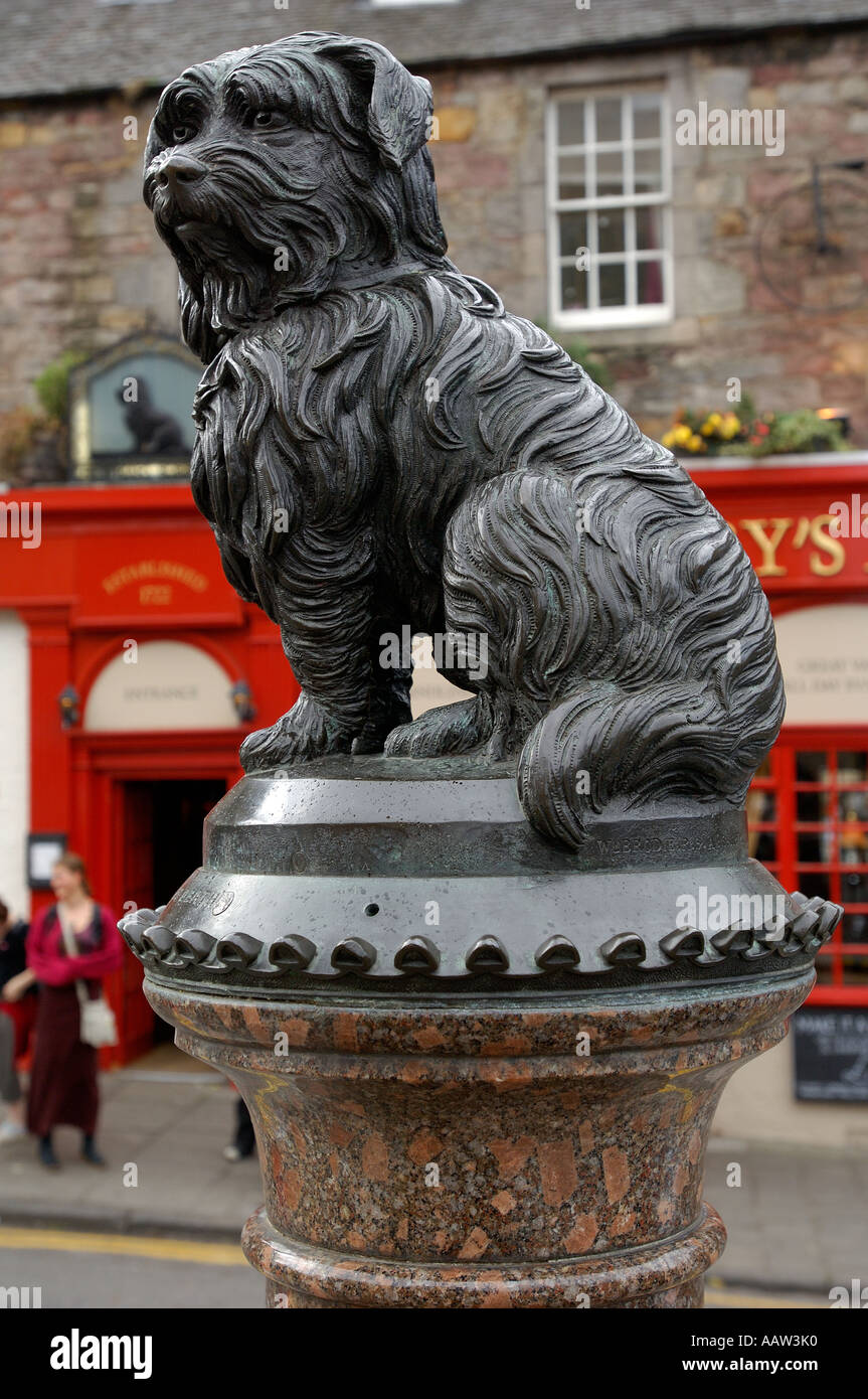 Commemorative statue of Greyfriars Bobby the dog that sat at its masters grave for many years Stock Photo