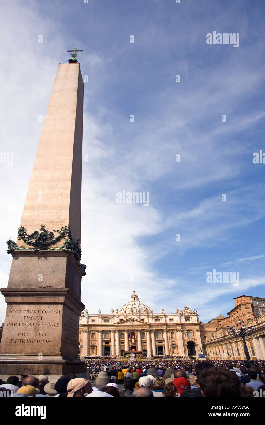 St Peters Square Easter Sunday Vatican Rome Italy Europe EU Stock Photo