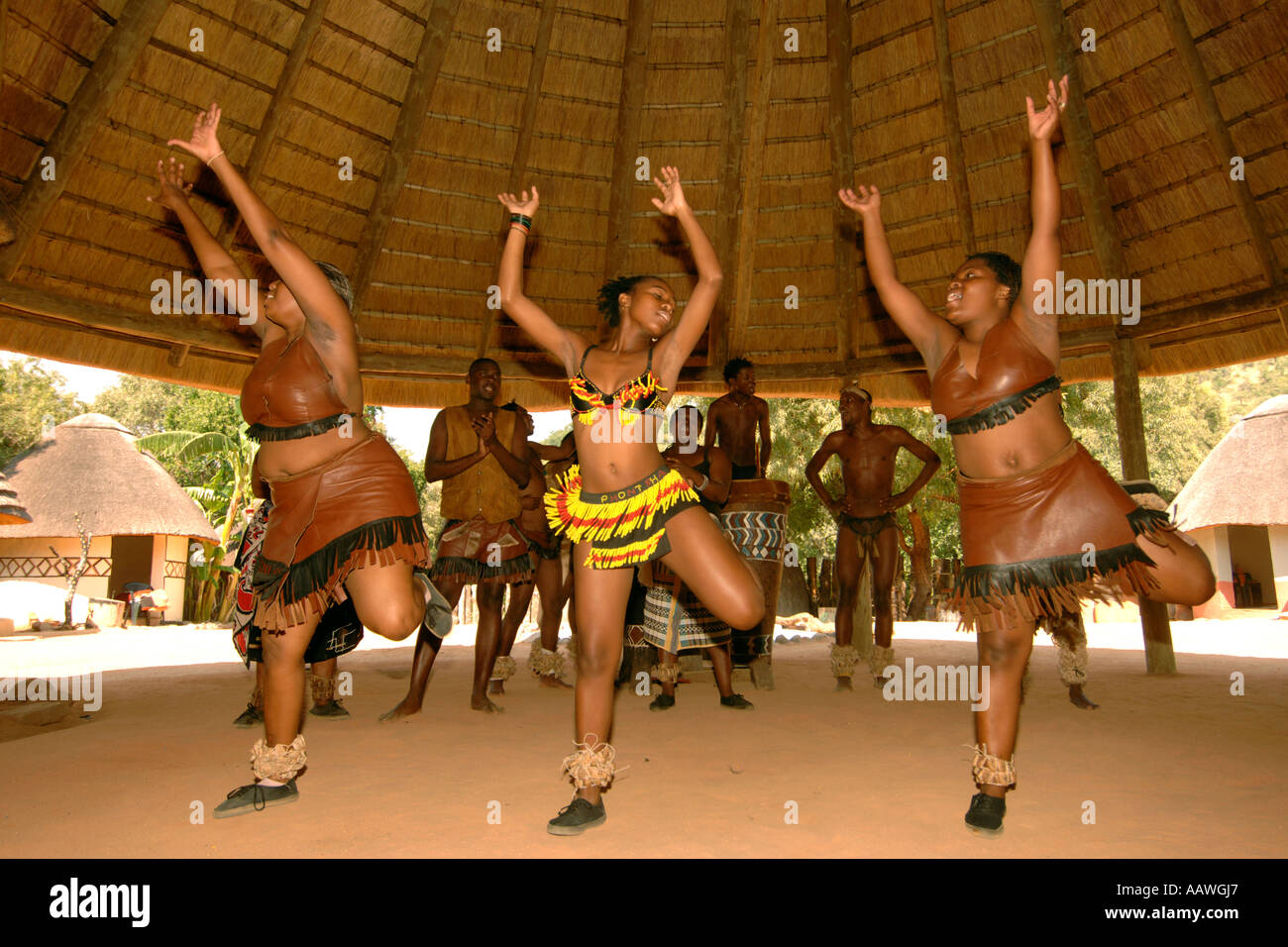 Tribal dancers cultural village sun hi-res stock photography and