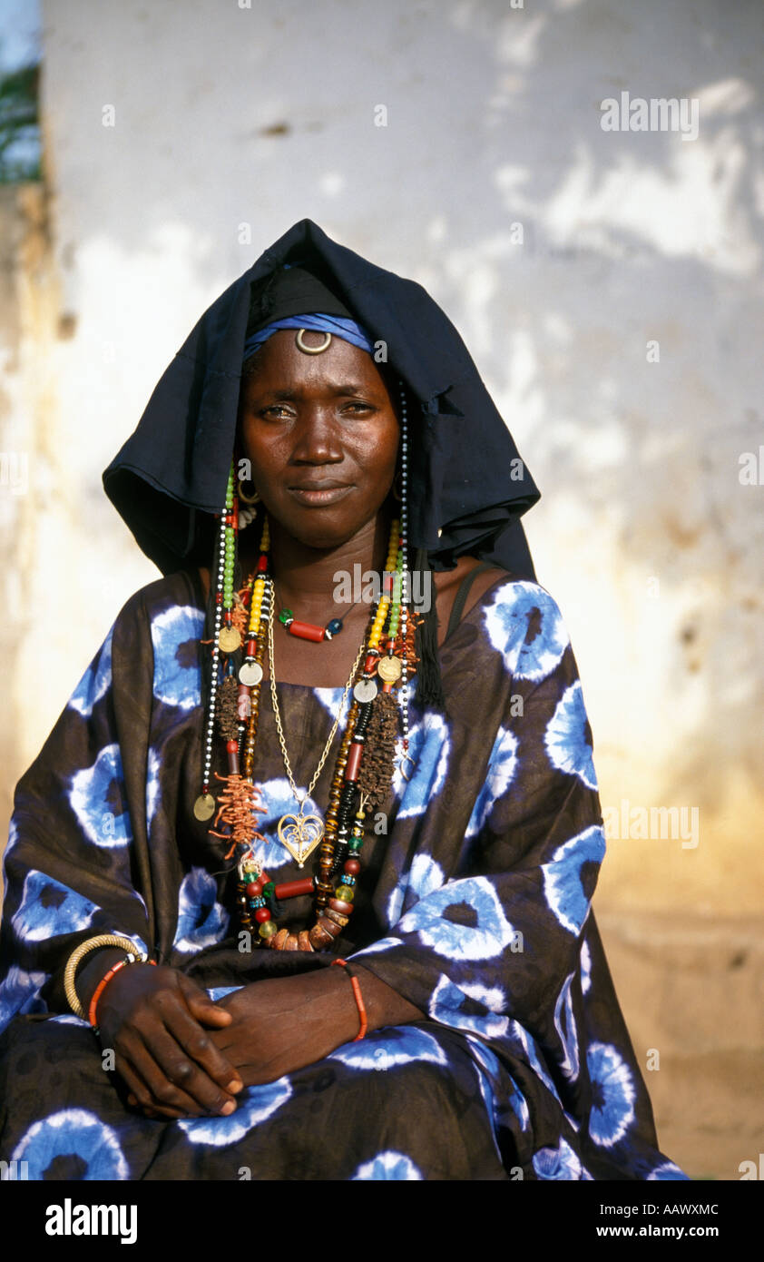 bride-wearing-a-traditional-outfit-soma-the-gambia-stock-photo-alamy