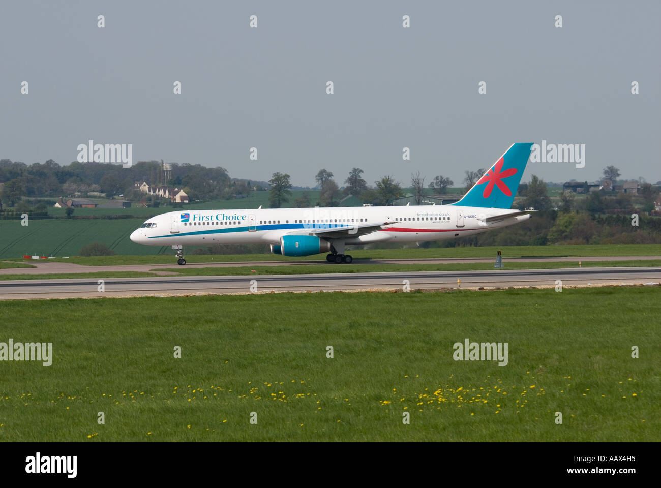 Aircraft wing with aileron flaps hi-res stock photography and images ...