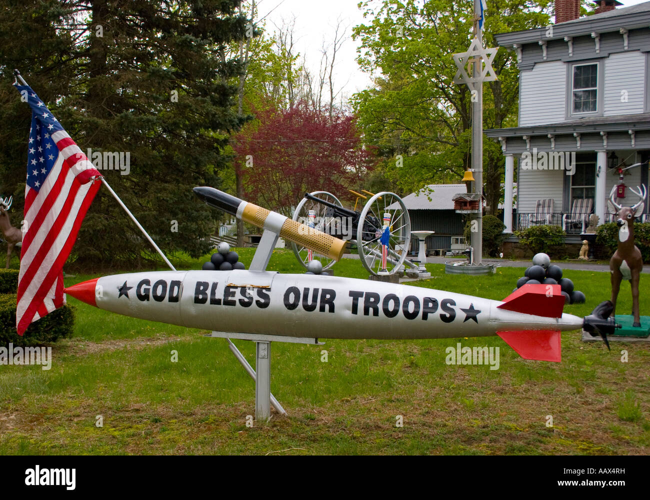 Patriotic tribute to war veterans in a yard in Pine Bush New York Stock Photo