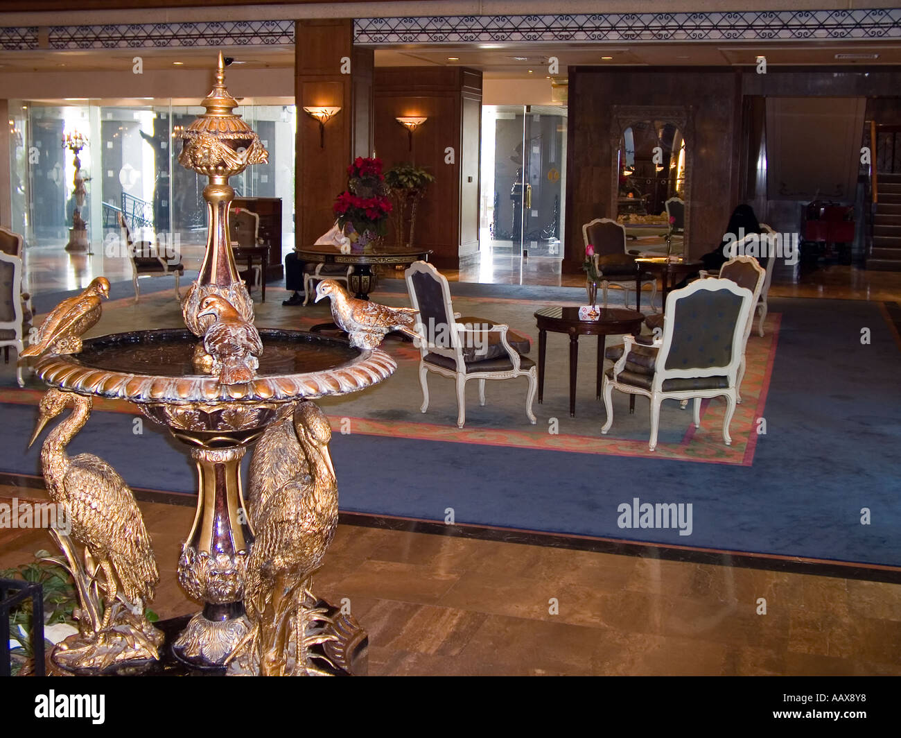 Grand hotel lobby fountain hi-res stock photography and images - Alamy