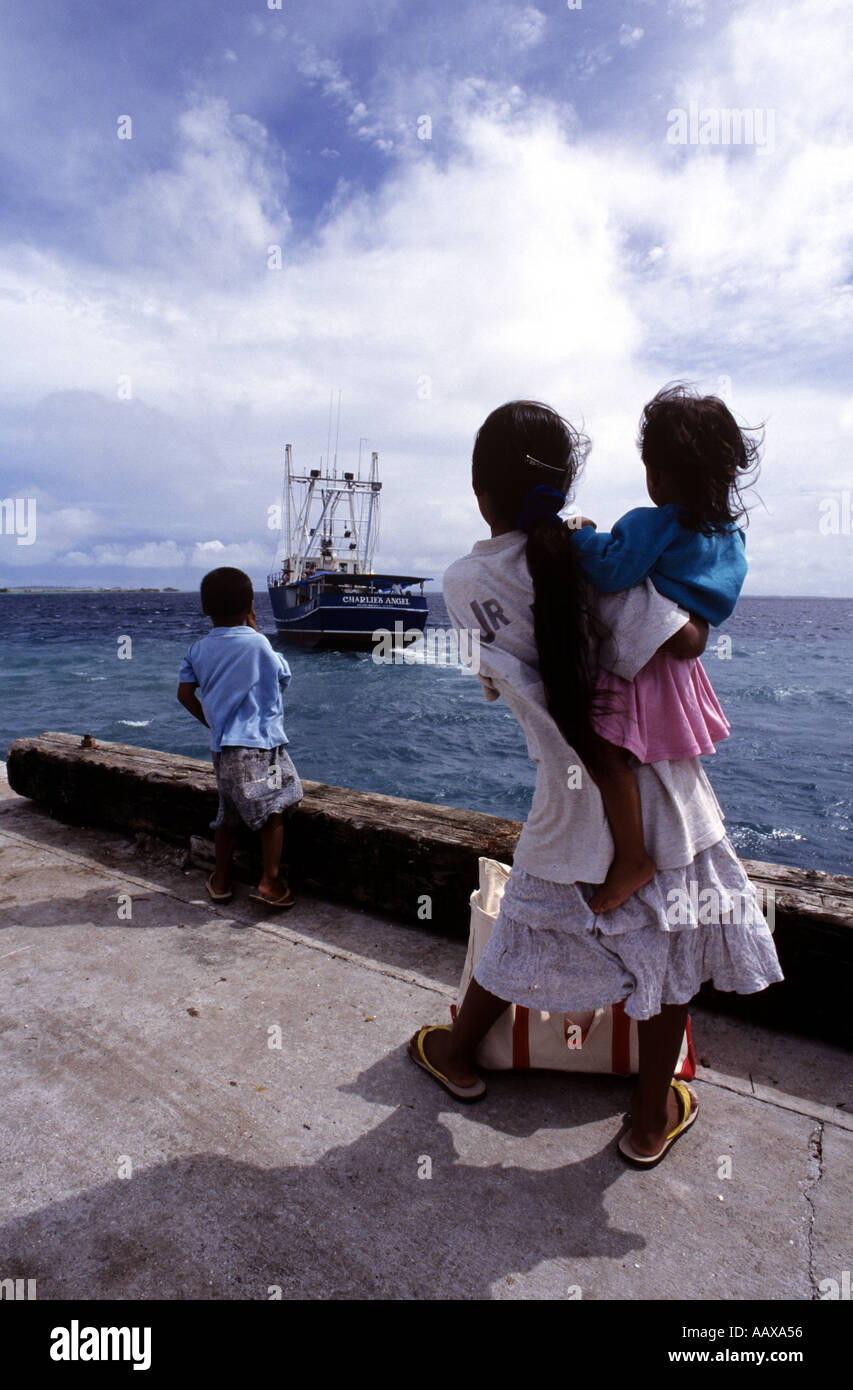 Marshall Islands Kids on the outer island of Jaluit waving off the weekly supply boat Stock Photo