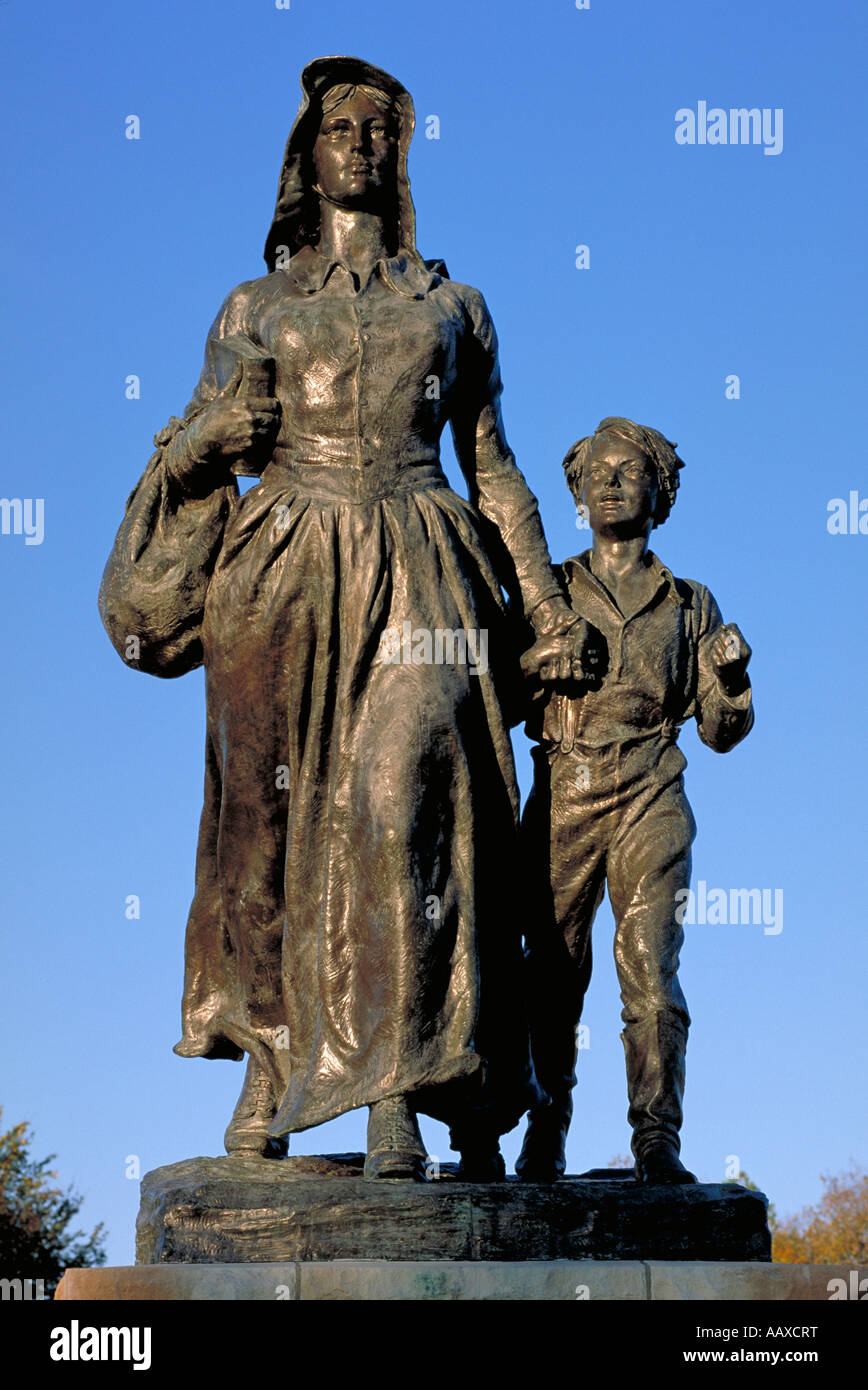 The pioneer woman statue hi-res stock photography and images - Alamy