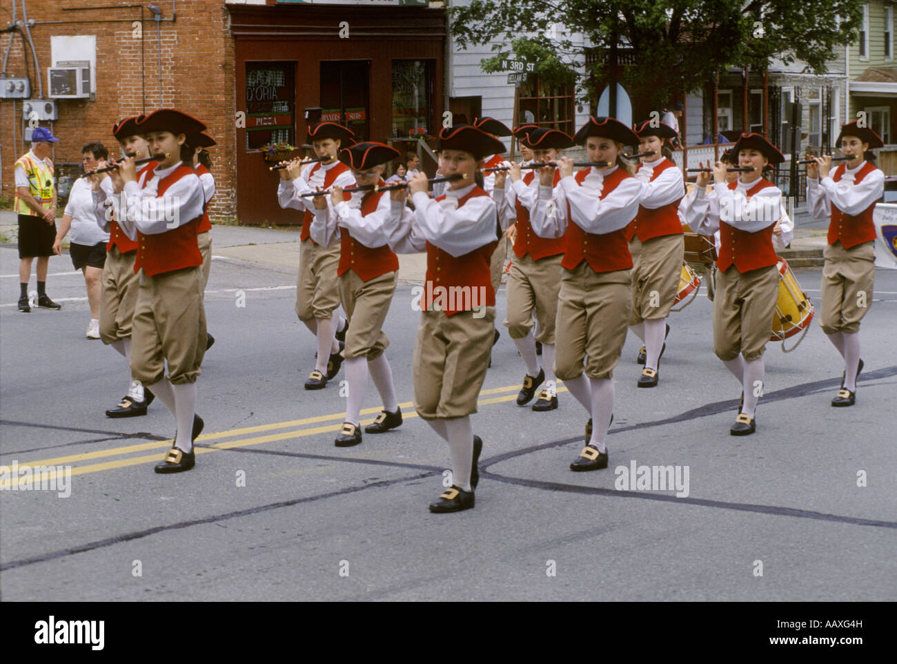 USA revolutionary war reenactors fife & drum corps band musicians Stock