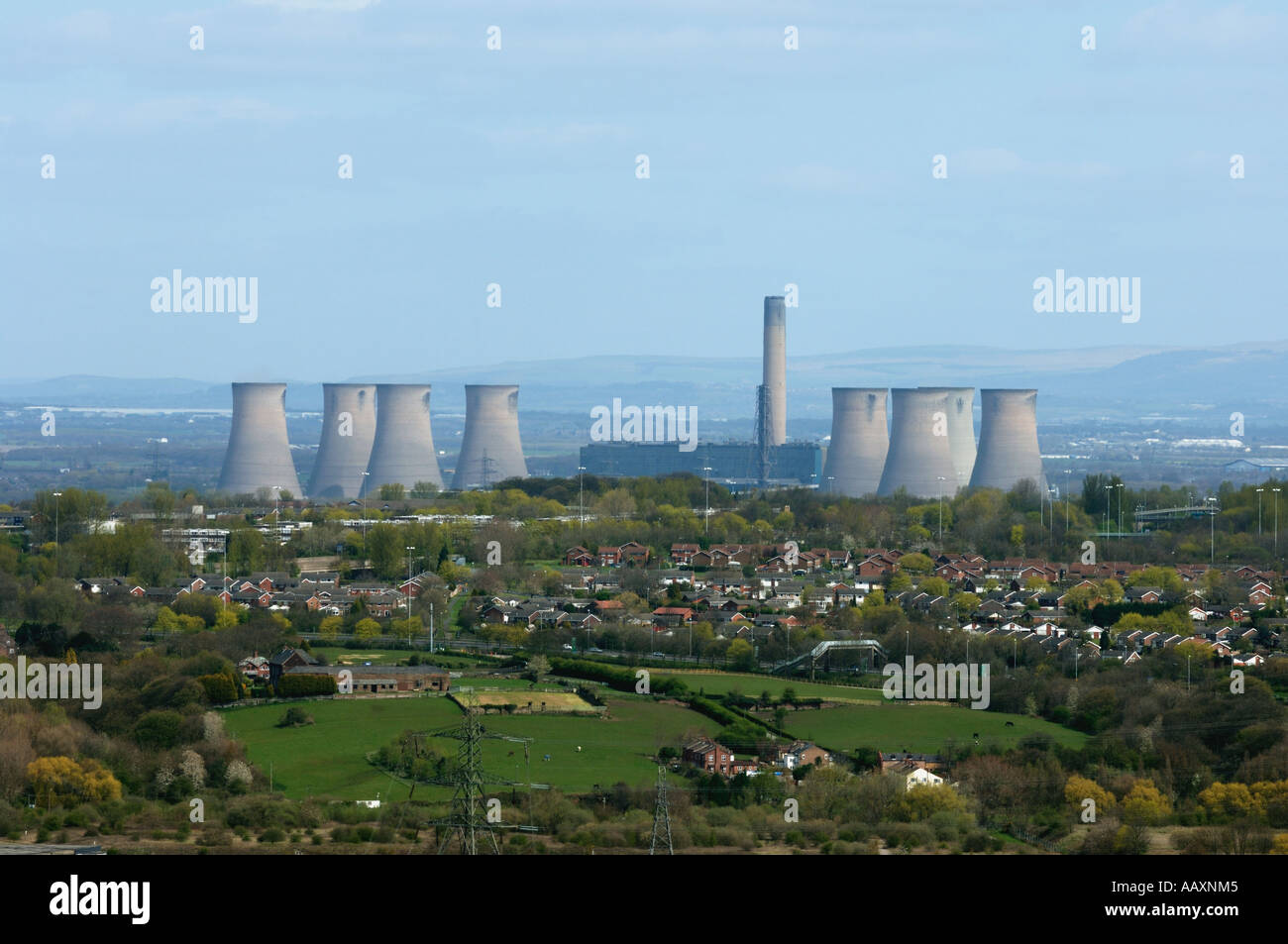 View from Frodsham Hill towards Fiddlers Ferry power station Stock Photo