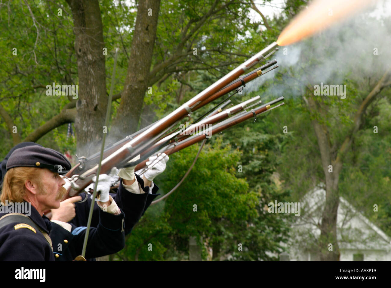 Twenty one gun salute hires stock photography and images Alamy