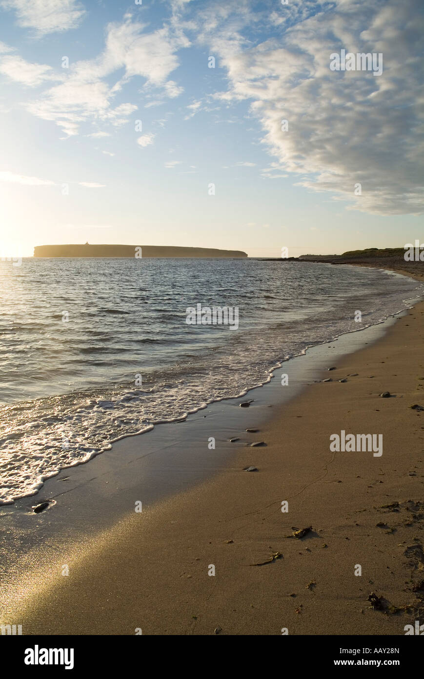 dh Birsay Bay BIRSAY ORKNEY Deserted Sandy beach sunset seashore Brough of Birsay sea Stock Photo