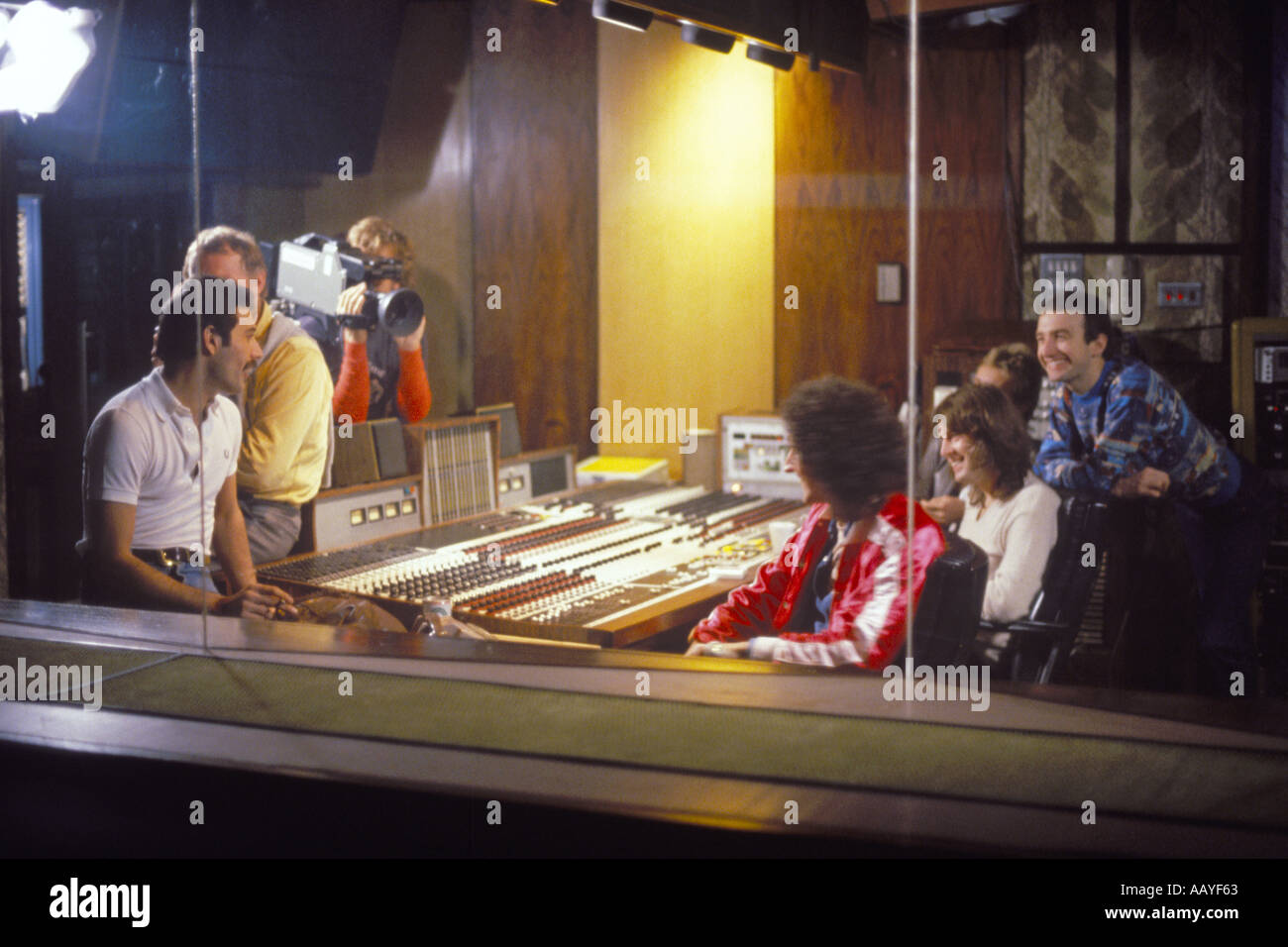 Freddie Mercury lead singer rock group Queen in control room 22 October 1980 with Brian May and others from the group PER0028 Stock Photo