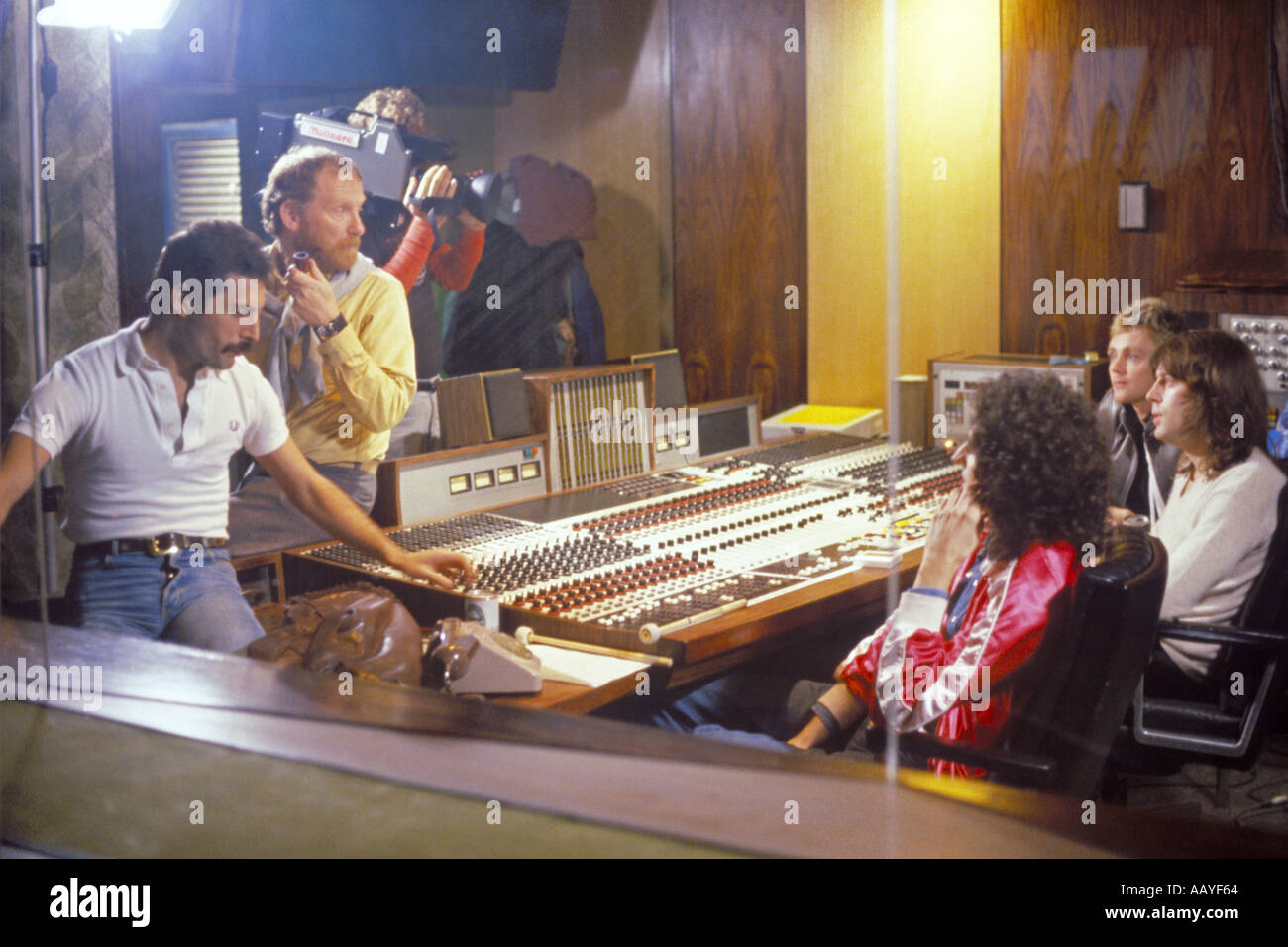 Freddie Mercury lead singer rock group Queen in control room 22 October 1980 with Brian May and others from the group PER0029 Stock Photo