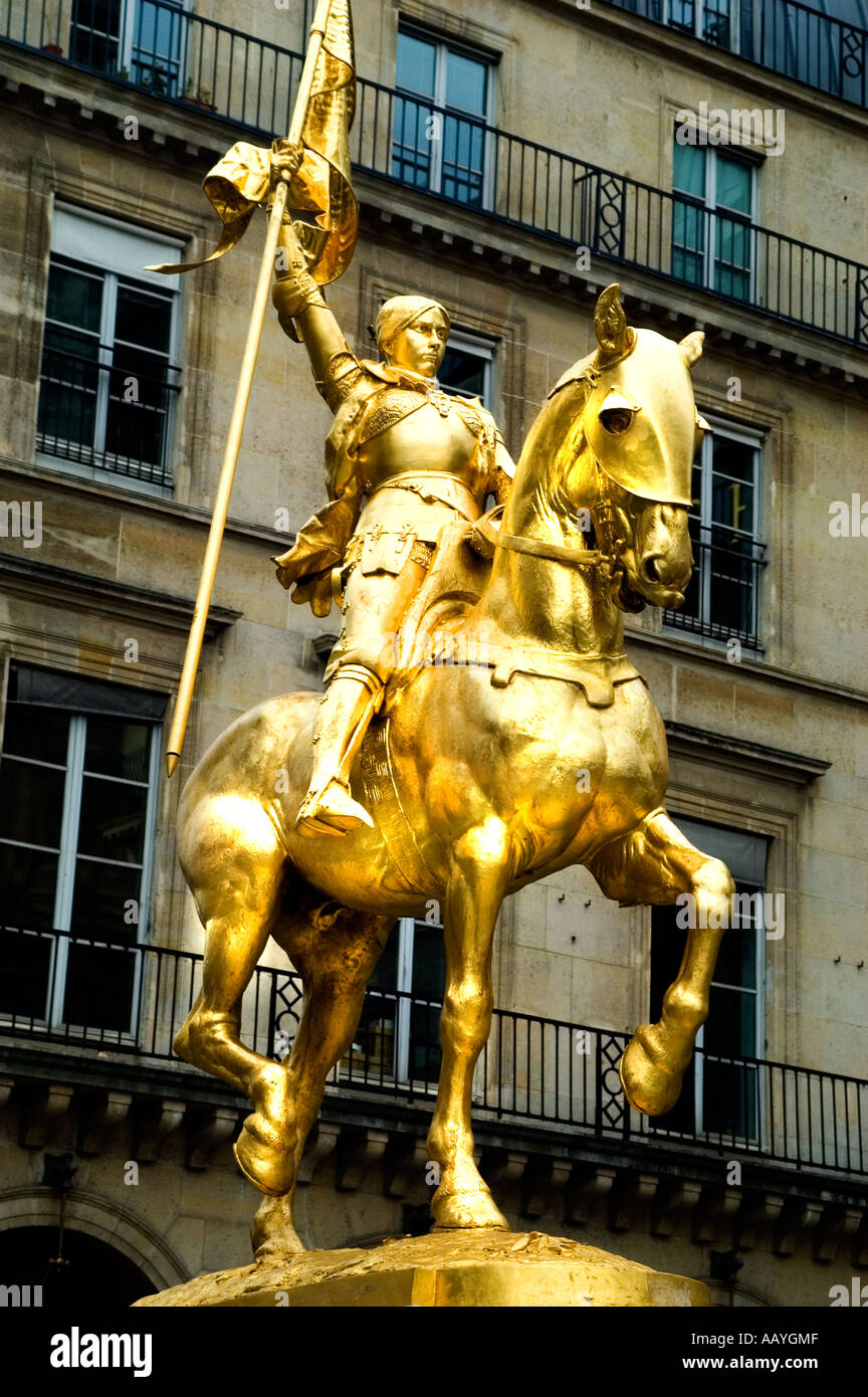 France Paris Jeanne d'Arc Joan of Arc Gold  Joan of Arc 1412 -1431 The Maid of Orléans - Anglo French Hundred Years War Stock Photo