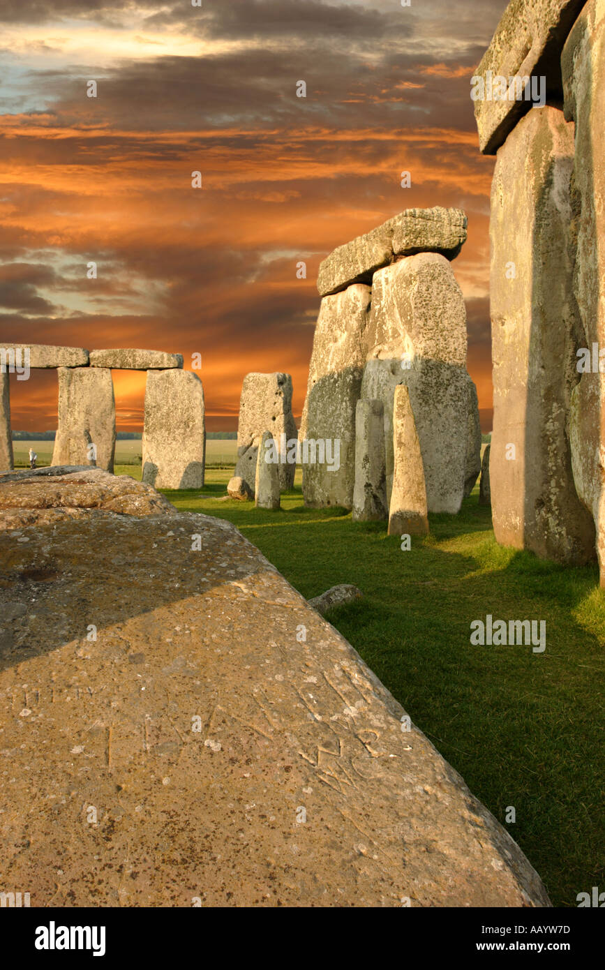 Sunset stonehenge midwinter solstice hires stock photography and