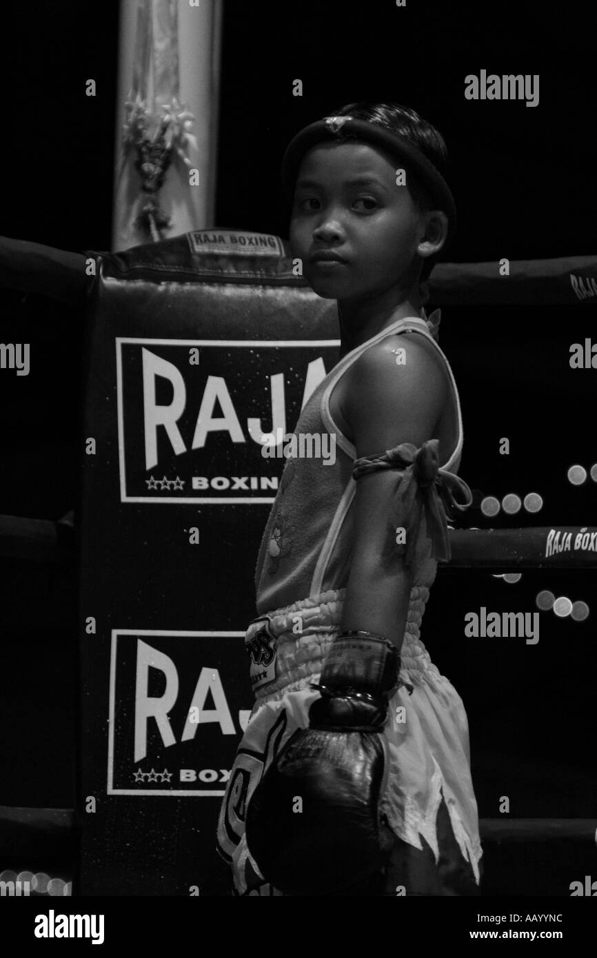 'Young girl prepairing to box in Bangkok, The girl actually knocked out the young boy in pictured in the same submission' Stock Photo