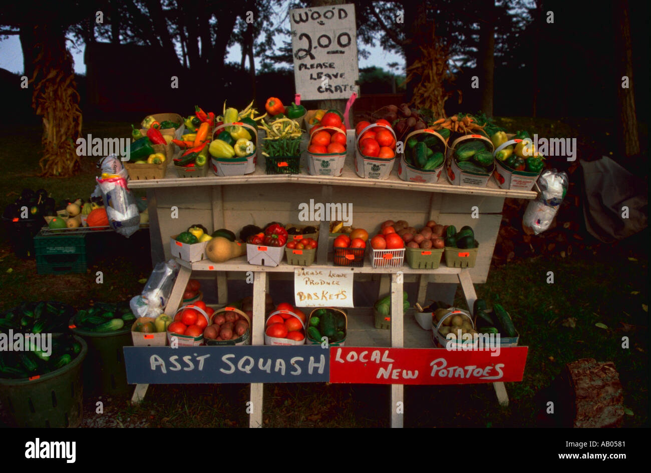 Roadside produce stand tomatoes hires stock photography and images Alamy