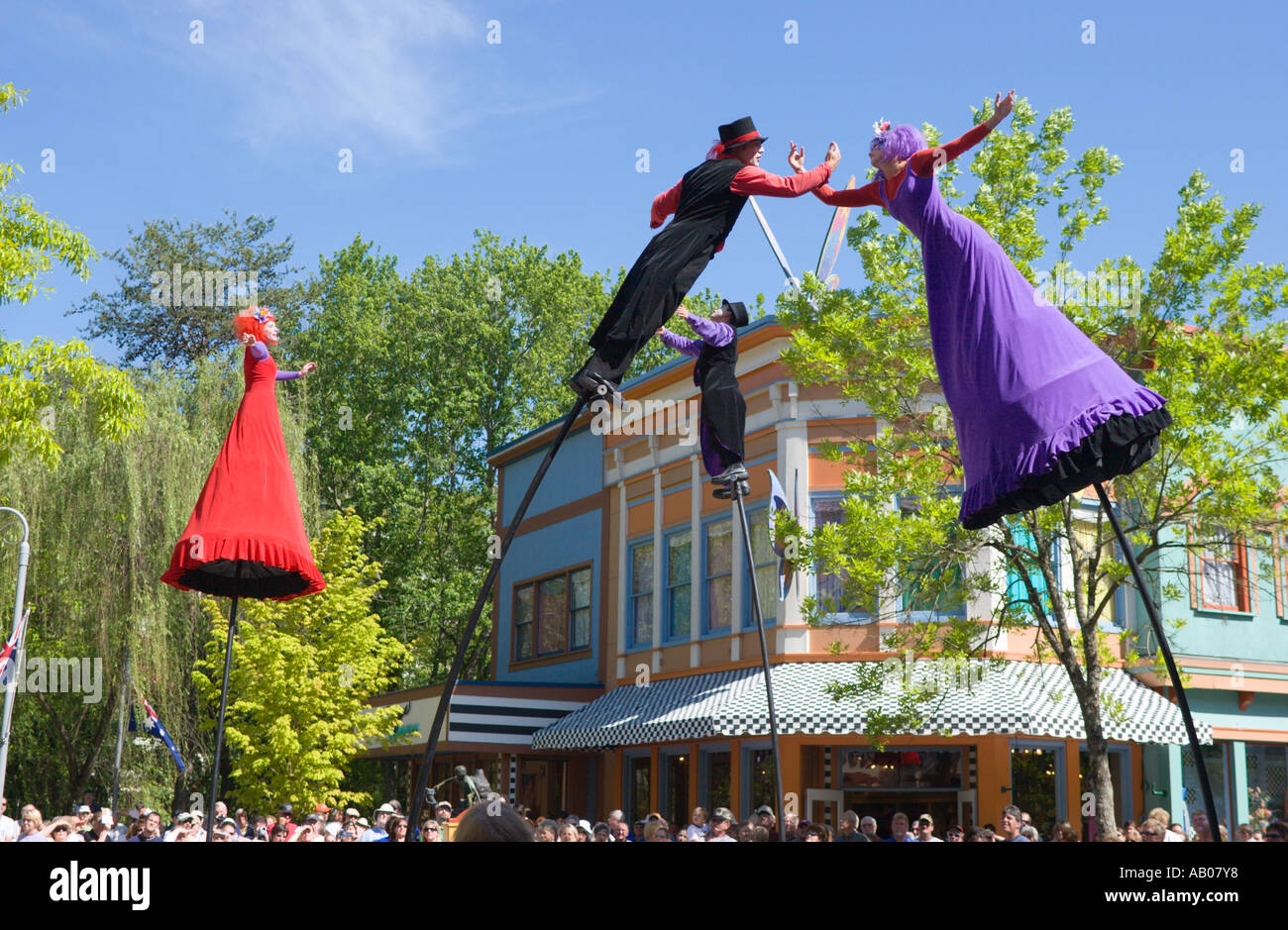 AustraliaÃƒÆ’Ã†â€™Ãƒâ€šÃ‚Â¢ÃƒÆ’Ã‚Â¢ÃƒÂ¢Ã¢â€šÂ¬Ã…Â¡Ãƒâ€šÃ‚Â¬ÃƒÆ’Ã‚Â¢ÃƒÂ¢Ã¢â€šÂ¬Ã…Â¾Ãƒâ€šÃ‚Â¢s amazing sway pole act ÃƒÆ’Ã†â€™Ãƒâ€šÃ‚Â¢ÃƒÆ’Ã‚Â¢ÃƒÂ¢Ã¢â€šÂ¬Ã…Â¡Ãƒâ€šÃ‚Â¬ÃƒÆ’Ã¢â‚¬Â¦ÃƒÂ¢Ã¢â€šÂ¬Ã…â€œSwoon,ÃƒÆ’Ã†â€™Ãƒâ€šÃ‚Â¢ÃƒÆ’Ã‚Â¢ÃƒÂ¢Ã¢â€šÂ¬Ã…Â¡Ãƒâ€šÃ‚Â¬ÃƒÆ’Ã¢â‚¬Å¡Ãƒâ€šÃ‚Â? blending dance, circus and comedy to create aerial ballet high atop 15-foot flexible poles at in Dollywood theme park at Pigeon Forge, Tennessee, USA Stock Photo