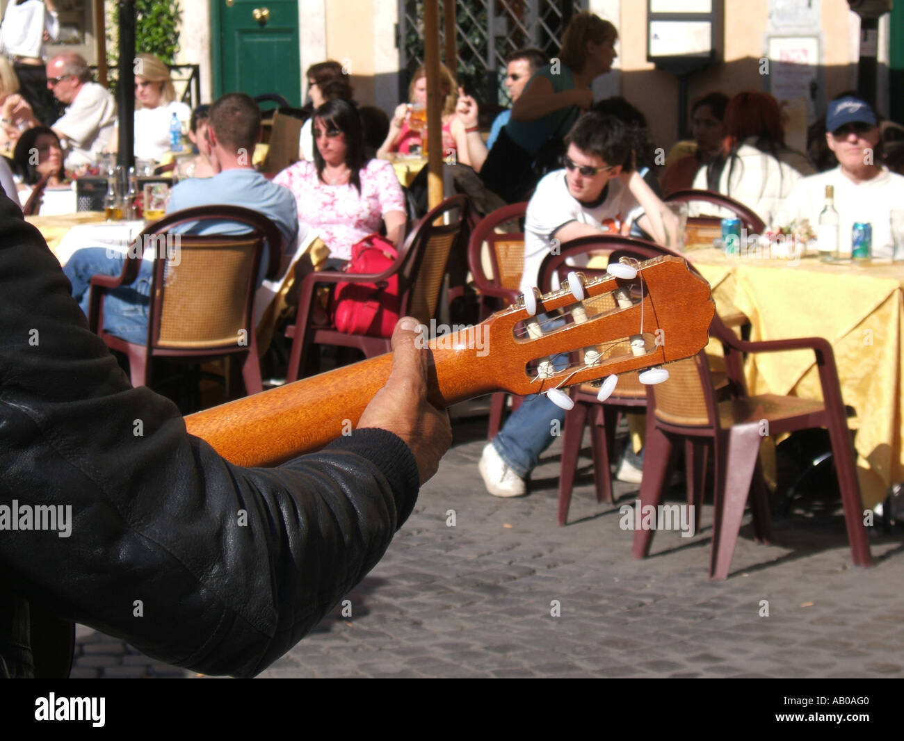 Rome piazza navona street entertainer hi-res stock photography and ...