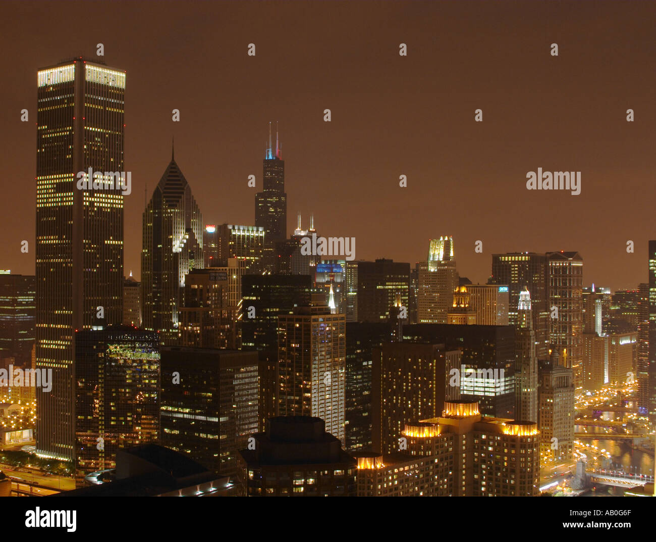 Night city line hi-res stock photography and images - Alamy