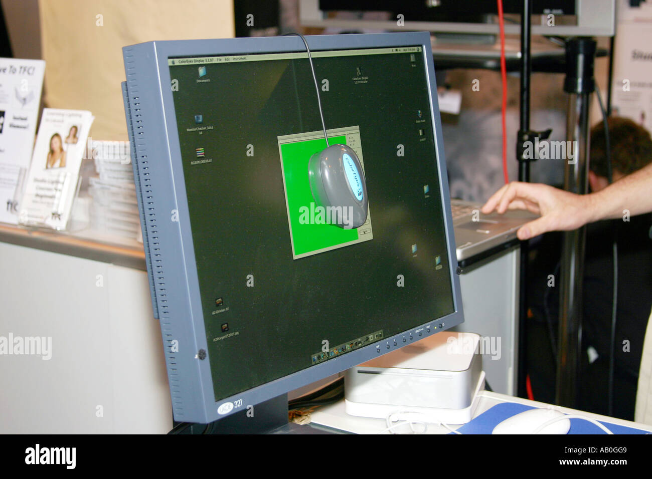Screen calibration hi-res stock photography and images - Alamy