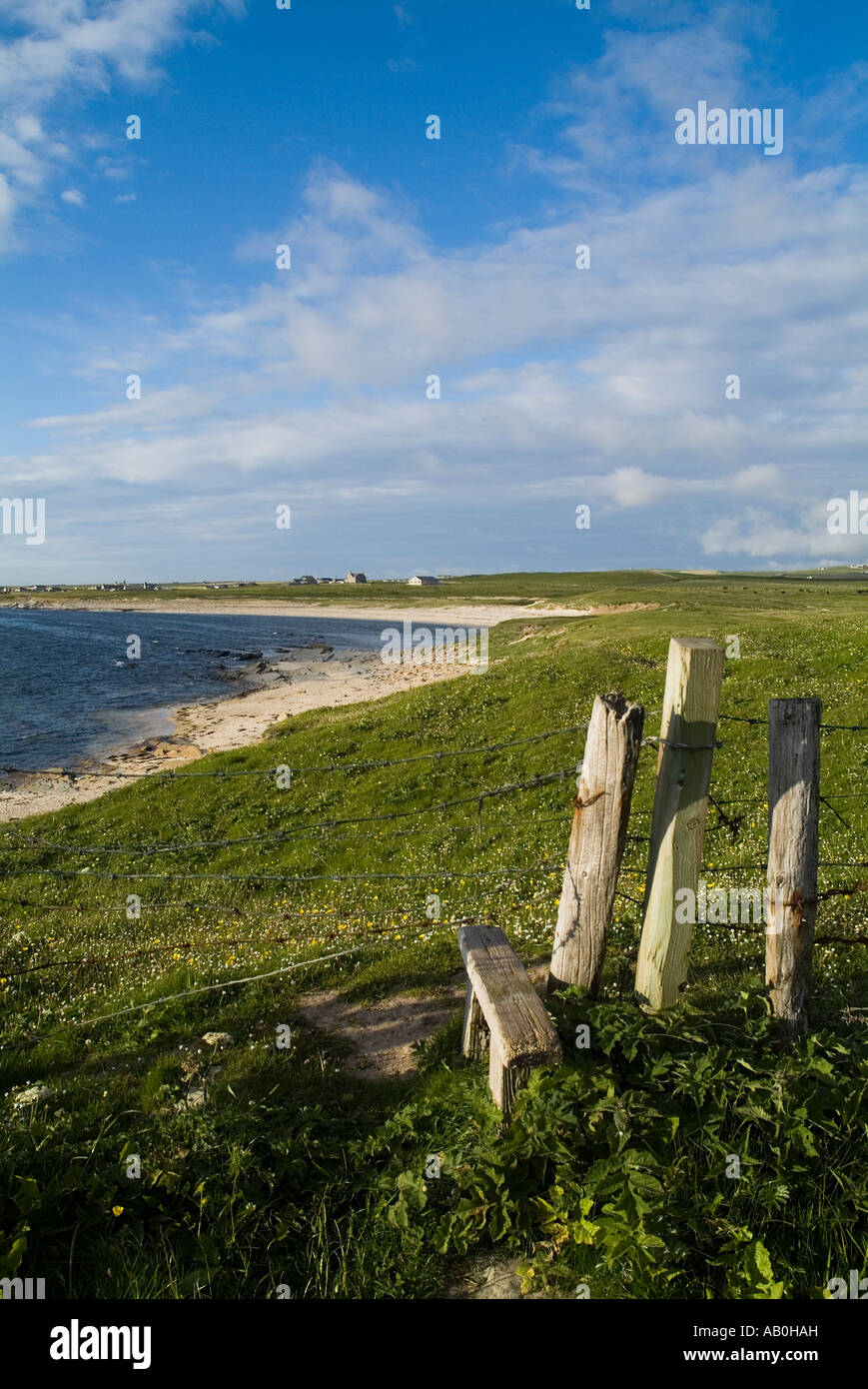 dh Birsay Bay BIRSAY ORKNEY Wooden footpath stile overlooking beach white clouds and blue sky Stock Photo