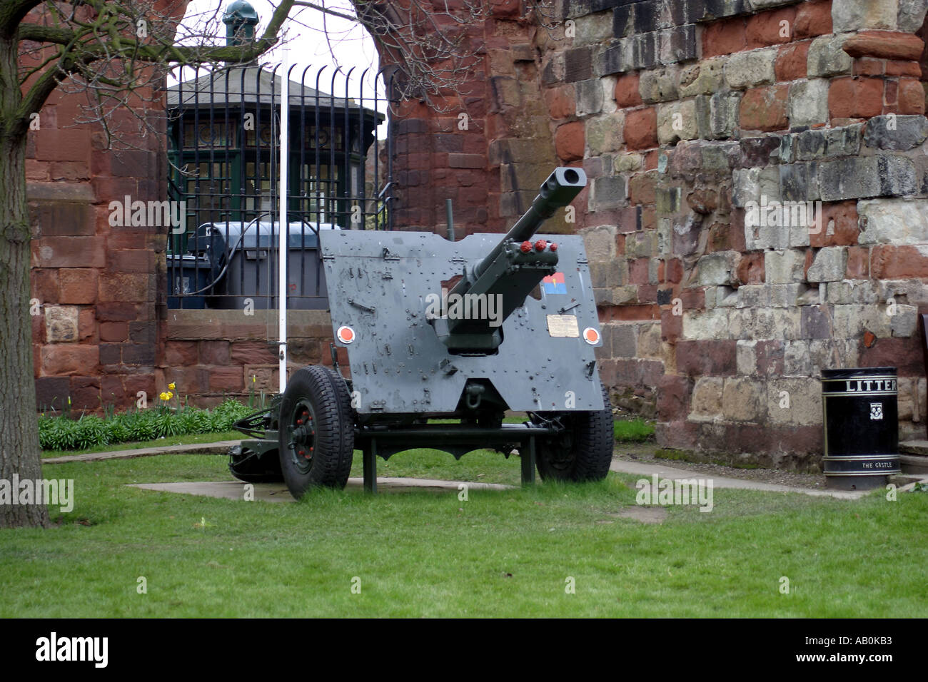 Shrewsbury Castle 25Lb gun used to train artillery gunners at Oswestry
