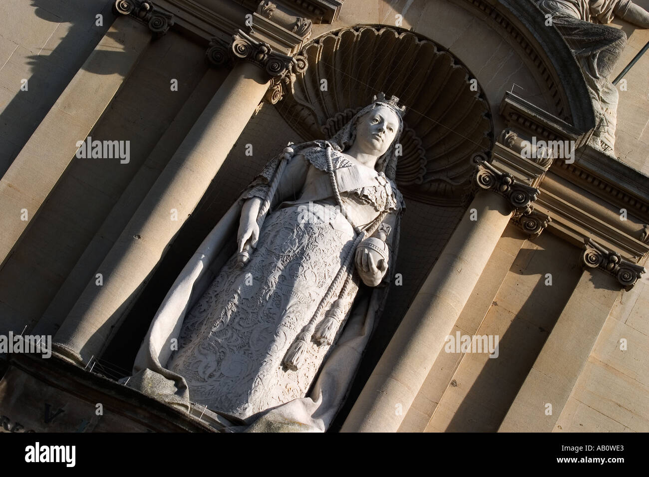 Statue of Queen Victoria at The Victoria Art Gallery in Bath England ...
