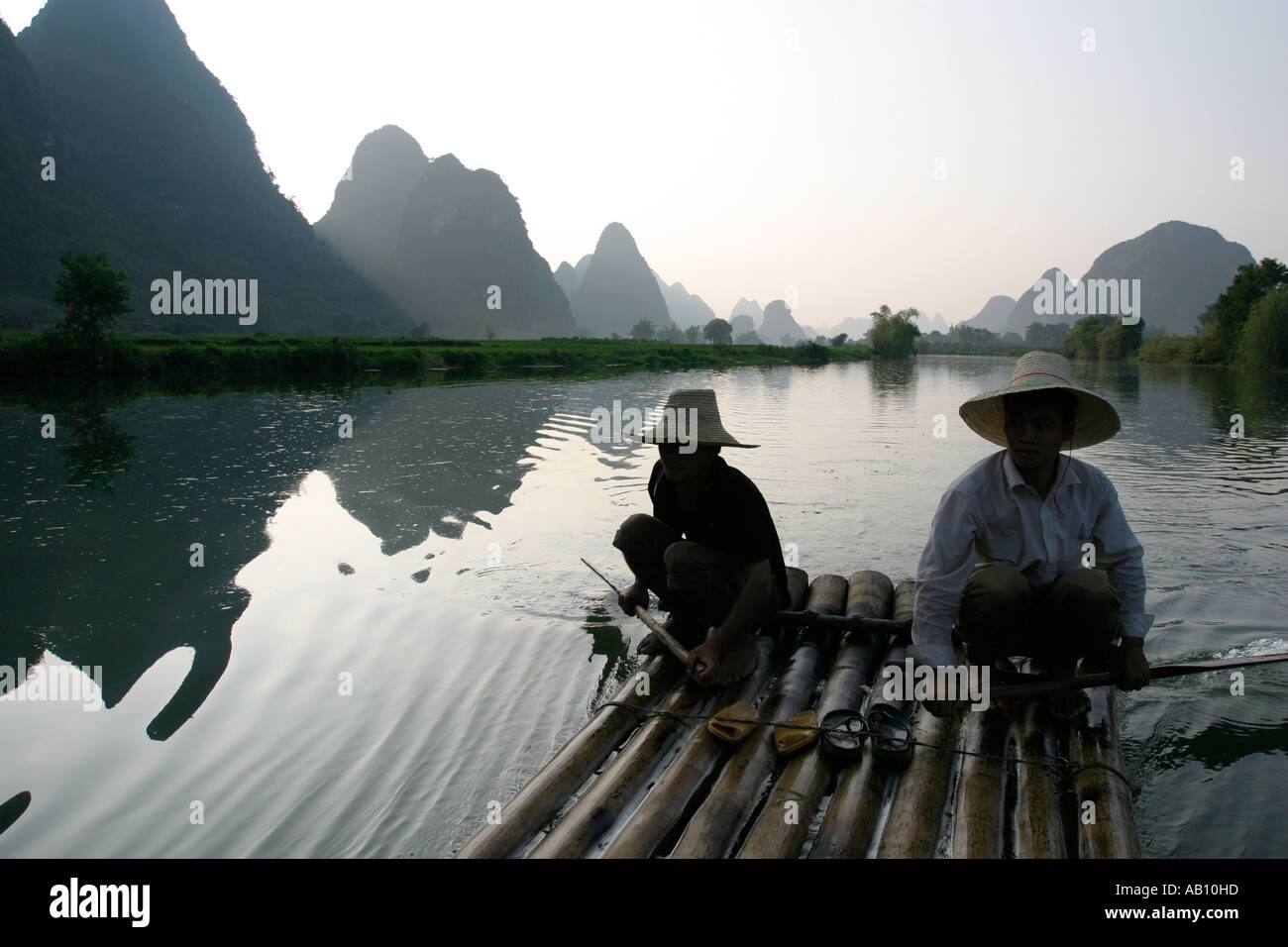 China Reed Raft Traditional chinese boat hi-res stock photography and images - Alamy