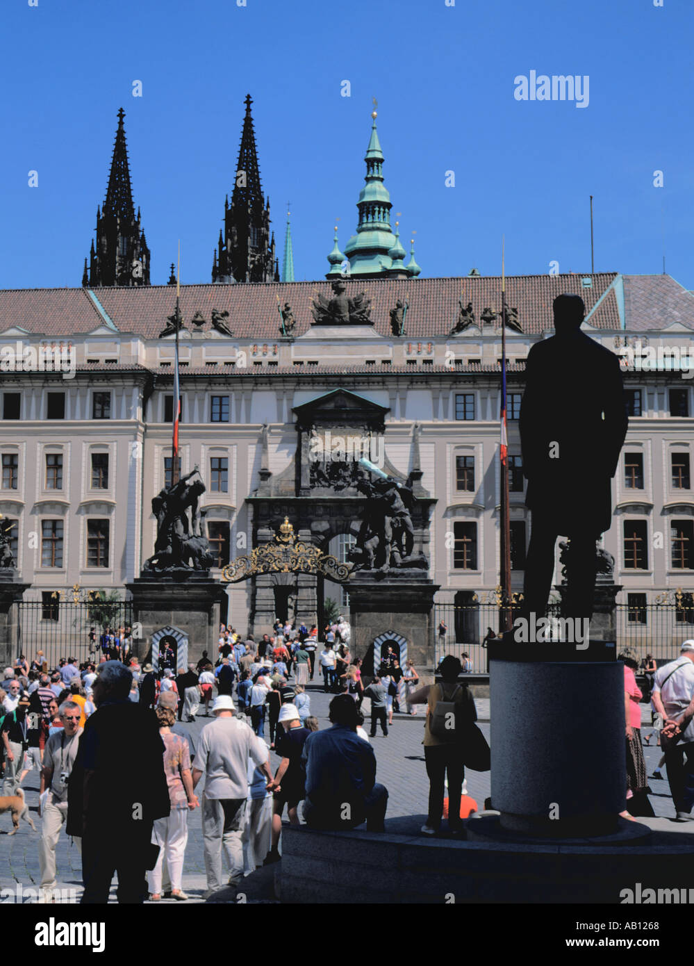 Crowds outside the entrance to the Prazský Hrad (Castle), Prague, Czech Republic. Stock Photo