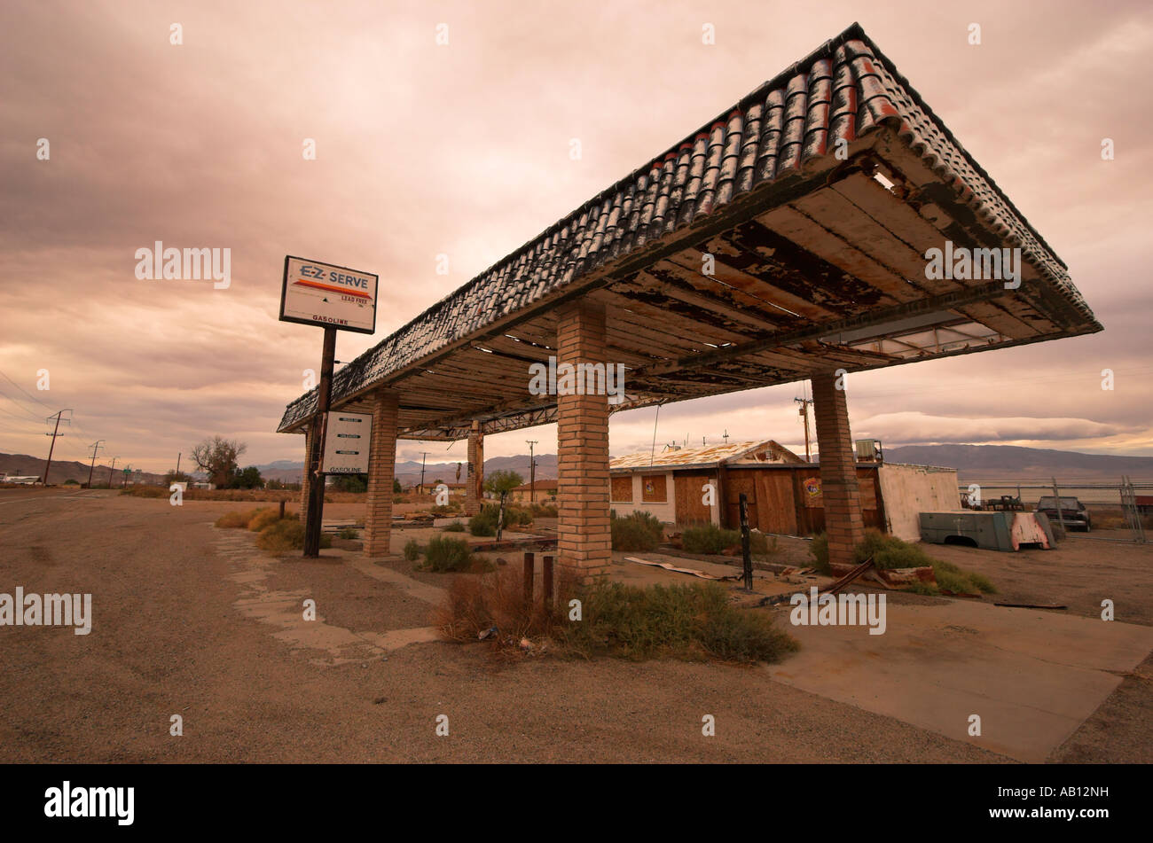 Abandoned gas station on Route 178, Trona, California, USA (Apr 2007) Stock Photo