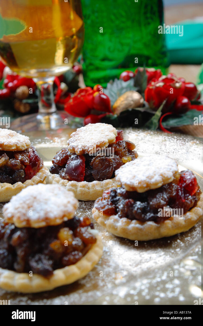 CHRISTMAS TIME MINCE PIES WITH CHRISTMAS DECORATIONS Stock Photo