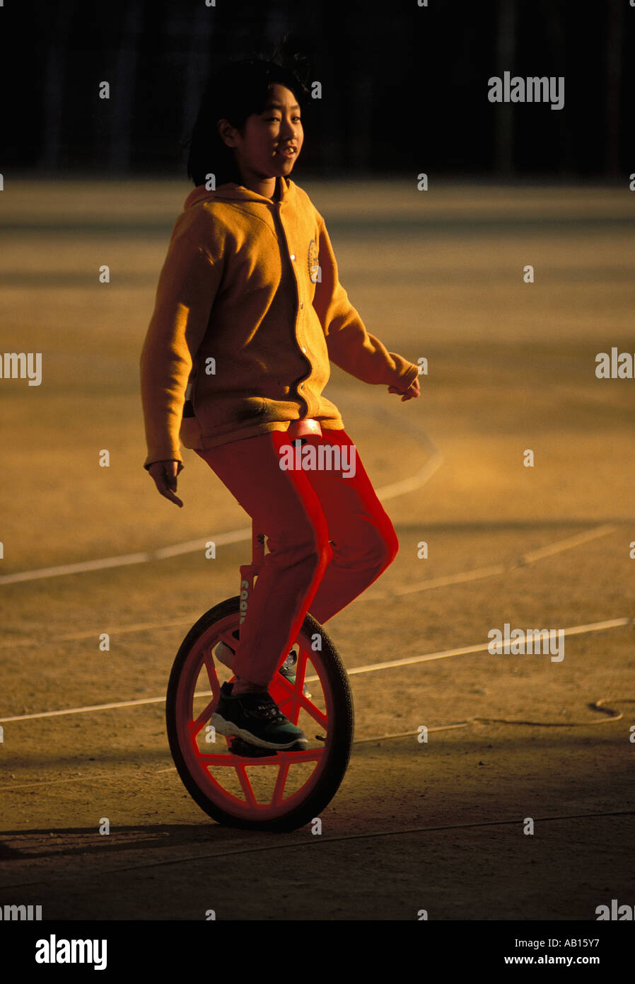 Girls unicycle hires stock photography and images Alamy