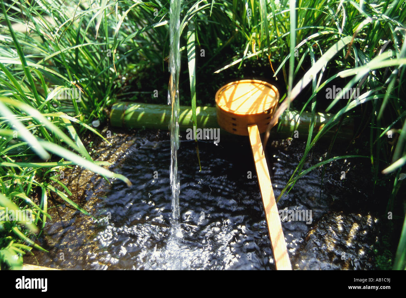 Japanese water basin Stock Photo - Alamy