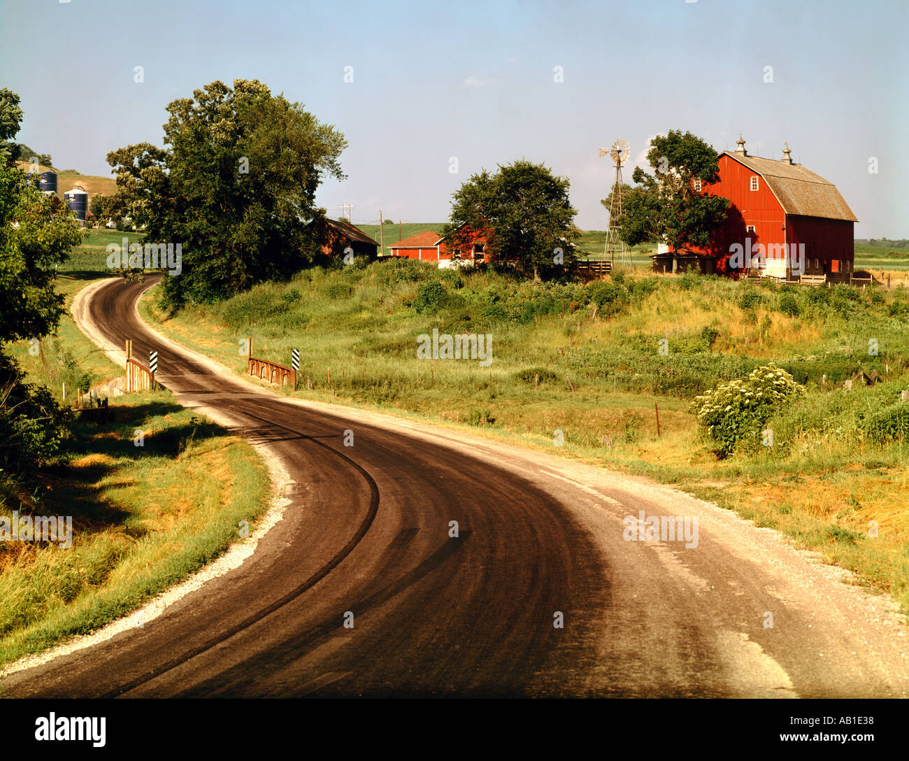 Wisconsin rural farm road forms a graceful S curve Stock Photo Alamy