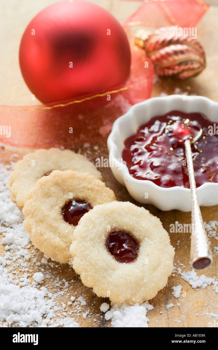 Linzer biscuits with raspberry jam FoodCollection Stock Photo - Alamy