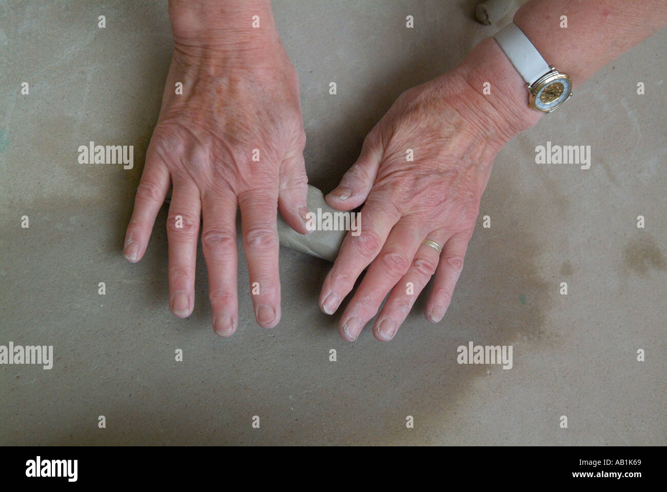 Pottery coils rolling hires stock photography and images Alamy