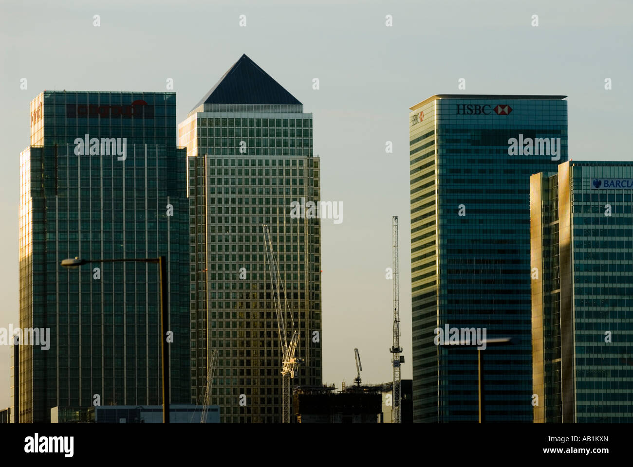 Canary wharf hsbc buildings hi-res stock photography and images - Alamy