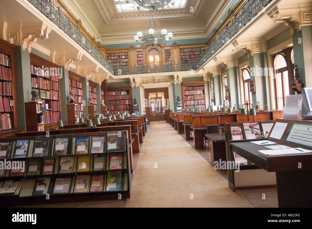 The Library in the V&A Victoria and Albert Museum, South Kensington ...