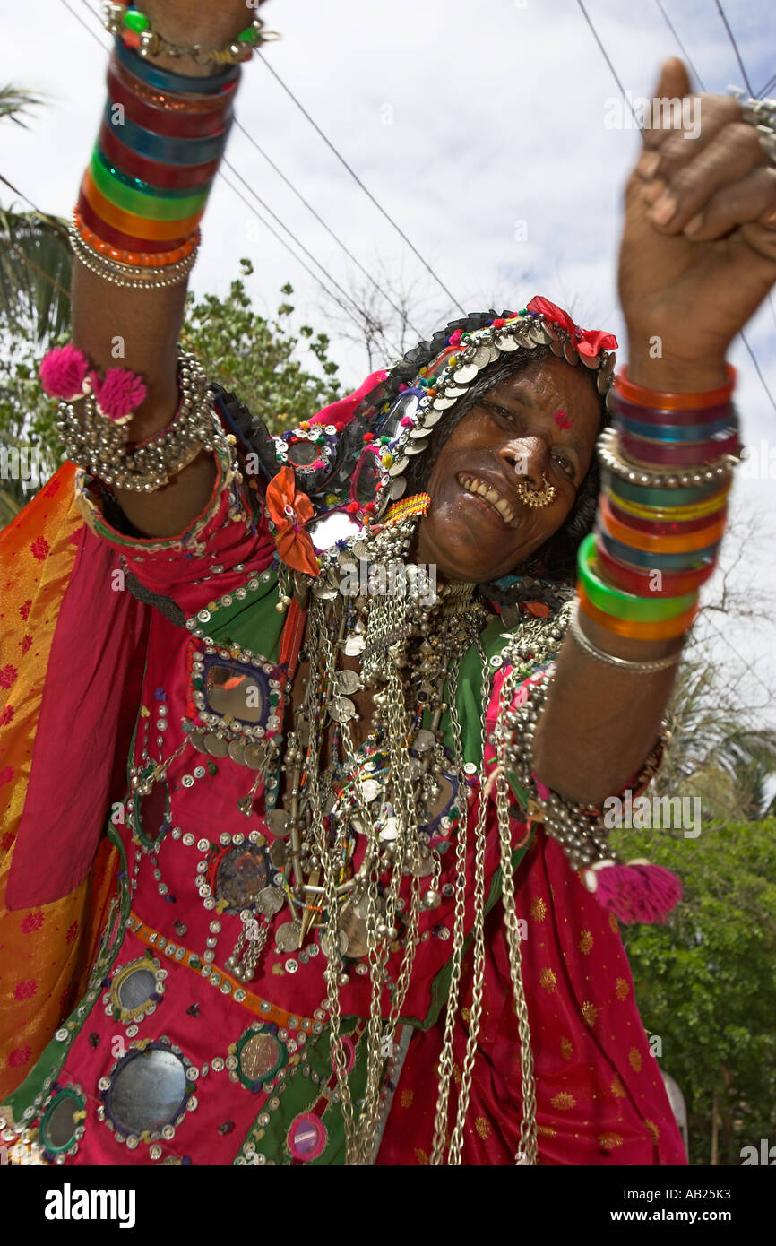 Rajasthani costume woman sings and dances during Holi spring festival ...