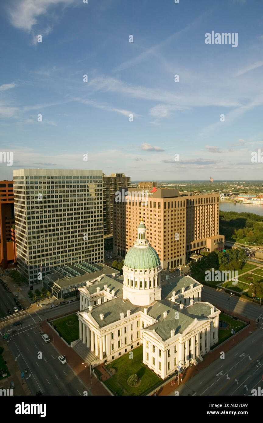 Elevated view of Saint Louis Historical Old Courthouse Federal Style architecture built in 1826 and site of Dred Scott slave de Stock Photo