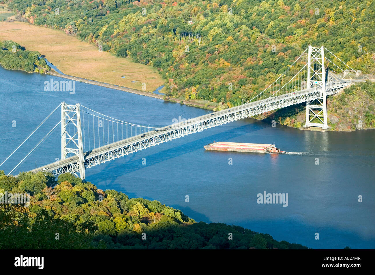 New york garbage barge hi-res stock photography and images - Alamy