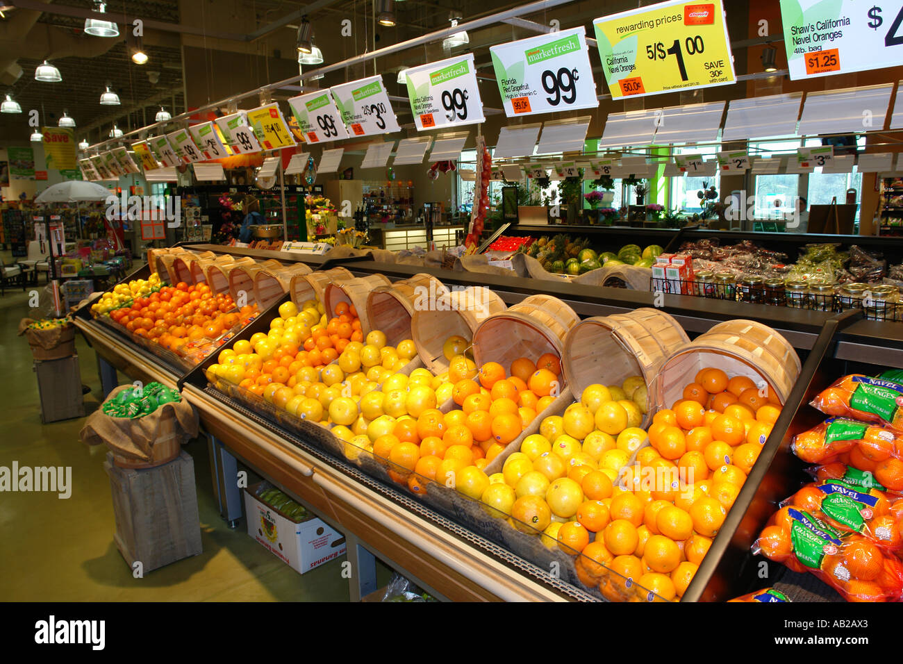Us grocery store interior vegetables hires stock photography and